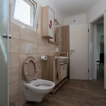 Krista Apartman Tinjan