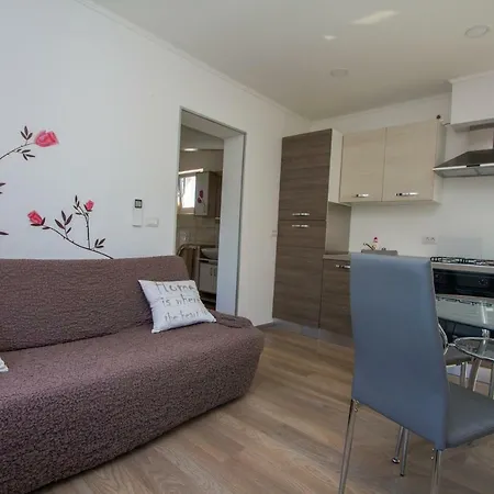 Krista Apartment Tinjan